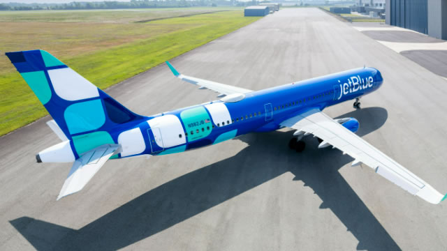 JetBlue raises third-quarter fuel price forecast