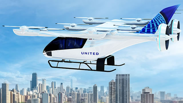 United issued safety bulletin to pilots after plane struck light pole near Newark airport