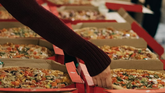 How To Earn $500 A Month From Domino's Pizza Stock Ahead Of Q4 Earnings