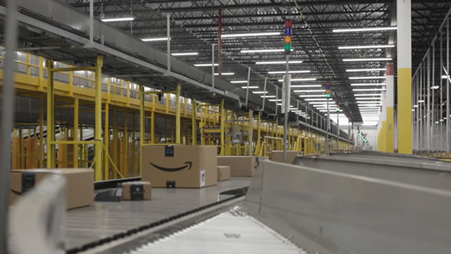 Billionaires Bill Ackman and Chase Coleman Are Buying Amazon Stock Hand Over Fist. Should You?