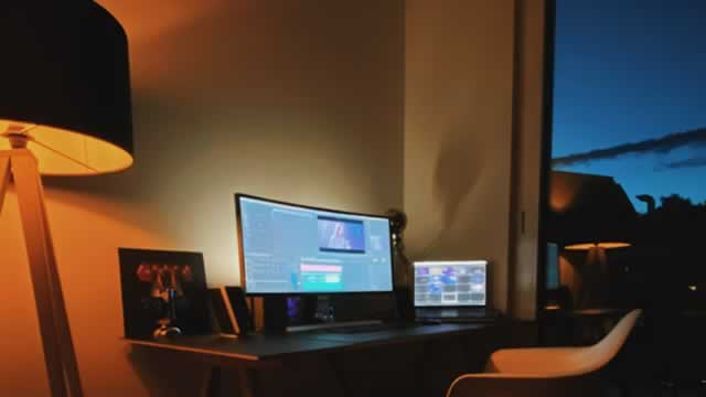 Apple's AI leadership, Costco's tariff lawsuit, Cyber Monday Shopify outage and more in Morning Squawk