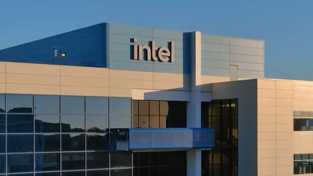 Intel Expects Work Force to Shrink by 25,000