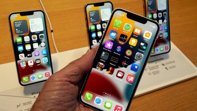 Relax everyone: iPhone ‘hang up' button might not be moving much after all