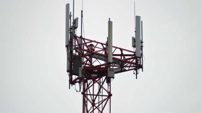 image for news Nasdaq 100: Netflix Drop Pressures Tech Stocks as Traders Await Tesla Forecast