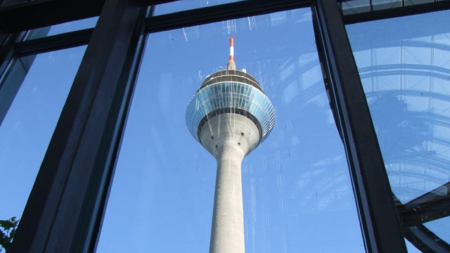 Super Micro Vs. Vertiv: Picks & Shovels Of AI Boom - Maintain Hold