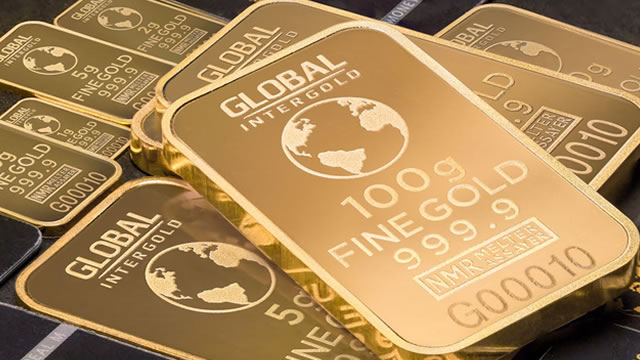 Gold drives above $4,700 as Iran peace progress weakens U.S. dollar, analysts warn risks remain