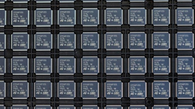 Arm Shares Rise as Trading Begins in Biggest IPO of the Year