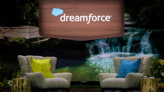 Salesforce forecasts quarterly revenue above estimates