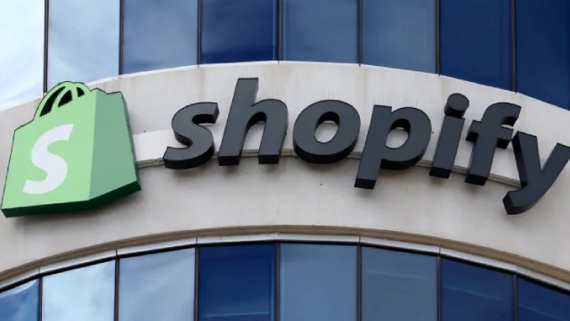 Shopify Stock: Bear vs. Bull