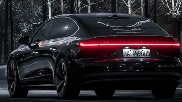 Nio stock sits at a crucial support as deliveries jump: buy the dip?