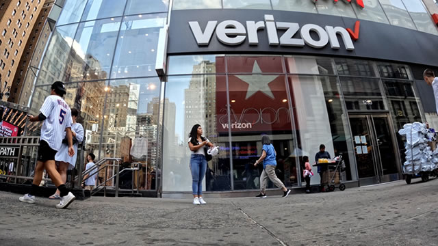 Verizon lifts annual forecasts, signs more than $2 billion AI infrastructure deal with AWS