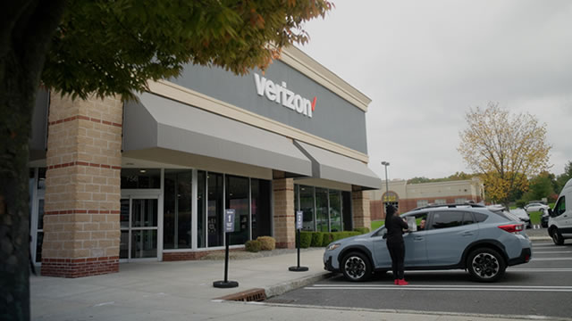 Verizon consumer division head departing as company mounts turnaround effort