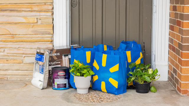 Walmart Slides 9% as Sales Slow and Stocks Retreat | Closing Bell