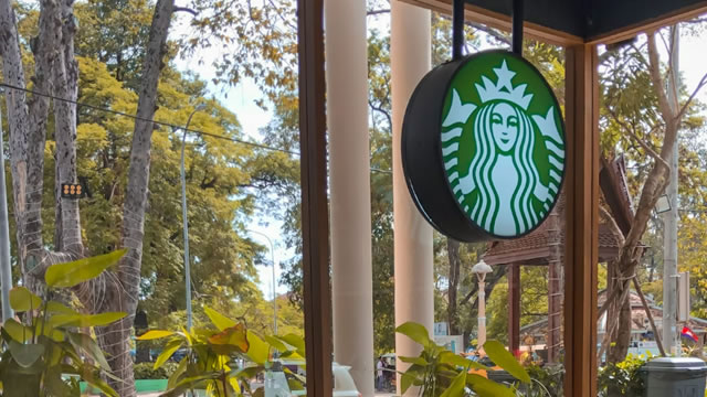 Starbucks says afternoon traffic is rising as turnaround starts to take hold