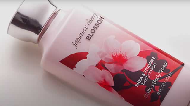 Bath & Body Works targets college bookstores to woo young buyers