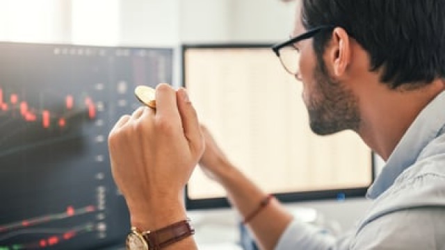 Don't Fall for These 2 Dividend Stocks: Cuts Are Coming