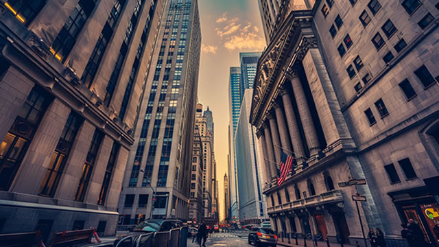 S&P 500 Hits Record as Dollar Weakens | Closing Bell