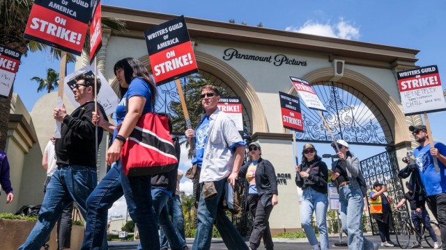 Hollywood proposes pay hikes, AI safeguards to end strike paralysis
