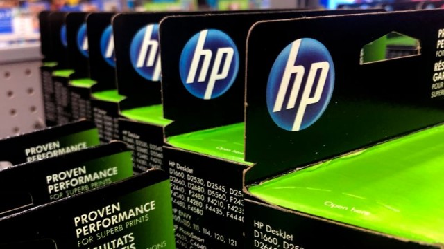 HP stock slumps on cautious outlook, VinFast shares on the move again and other stocks in the spotlight