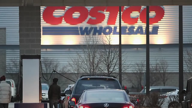 Costco is getting a traffic boost from opening early for executive members