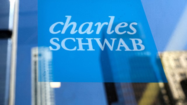 Charles Schwab posts profit beat on robust asset management growth