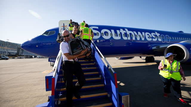 Southwest Cuts Full-Year Outlook as Fuel Expenses Weigh on Second-Quarter Profit