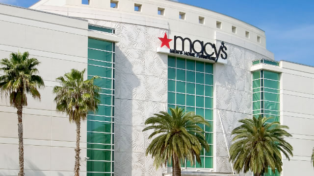 Macy's Stock Jumps on Earnings Beat. The Department Store Is Putting Up a Fight.
