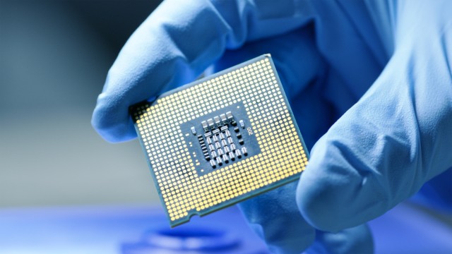 US government to further limit Chinese access to AI microchips