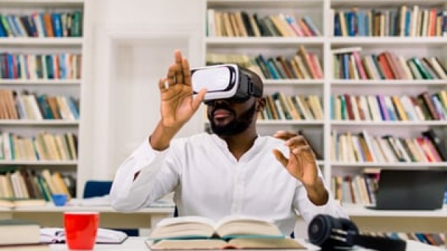 2 Stocks to Invest in Virtual Reality