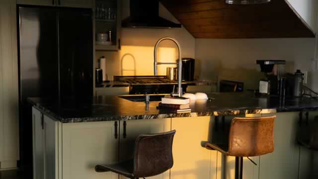 Lowe's Stock Looks Like a Better Bargain Than Home Depot Ahead of Earnings