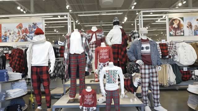 Gap cuts annual sales forecast on pressured discretionary spending