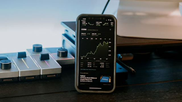 Coinbase stock jumps 8% as Trump backs CLARITY Act, crypto rally builds