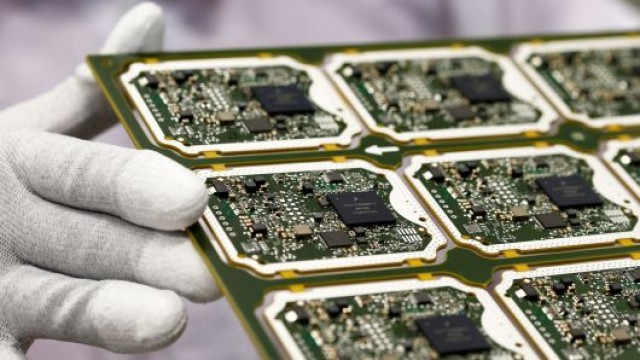 AMD Stock: Bear vs. Bull