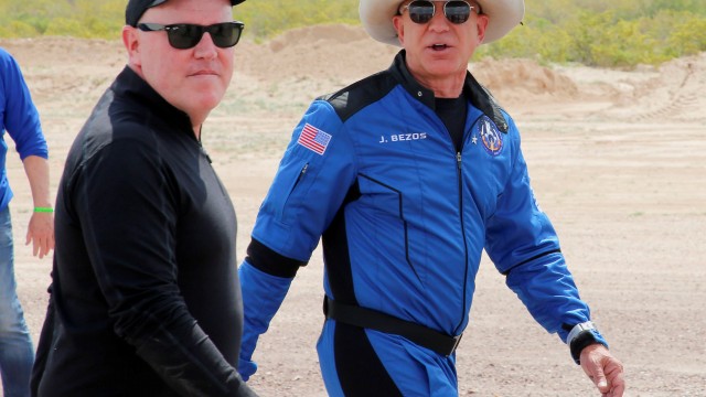 Correction: Jeff Bezos' Blue Origin to replace CEO Bob Smith with outgoing Amazon exec Dave Limp