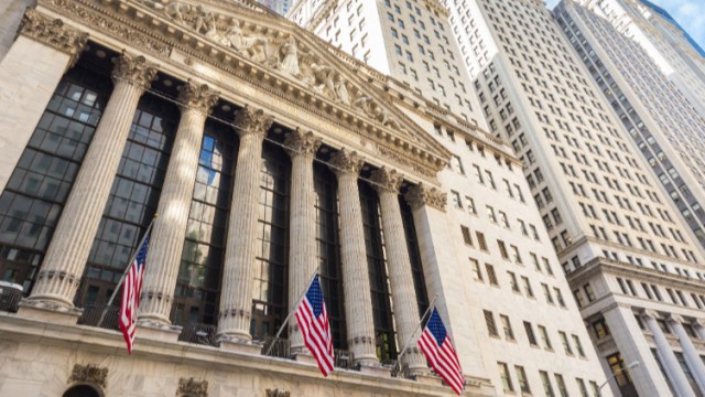 Wall Street opens on a mixed footing