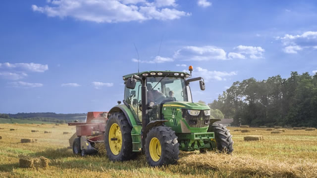 Deere Lowers Profit Outlook in 'Challenging' Economic Environment