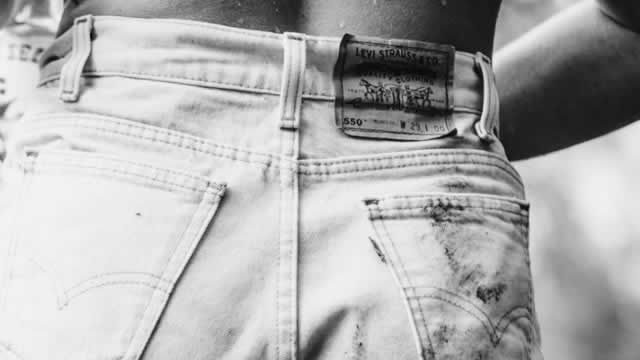 Levi Strauss lifts annual profit outlook on tariff refunds, holiday demand