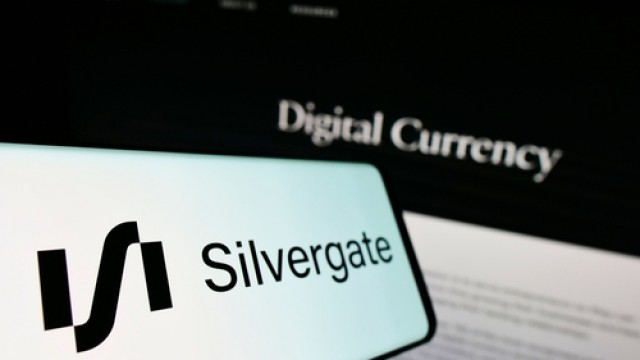 As Silvergate tanks even further, Microstrategy, Coinbase and others jump ship