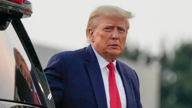 Trump tweets for first time in more than 2 years shortly after surrendering in Atlanta