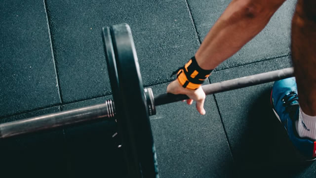 Planet Fitness stock plunges 30% after company slashes guidance, cancels planned price hikes