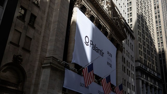 1 Green Flag and 1 Red Flag for Palantir Stock