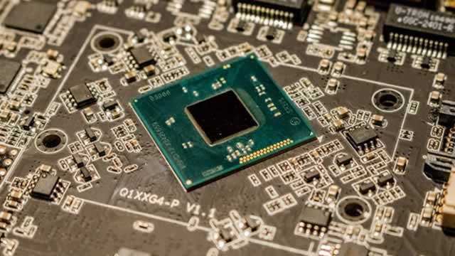 Cerebras Swings to Second-Quarter Loss, Lifts Full-Year Outlook
