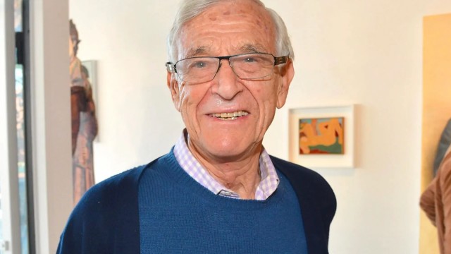 Famed Apple investor Alan Patricof has warnings of AI bubble