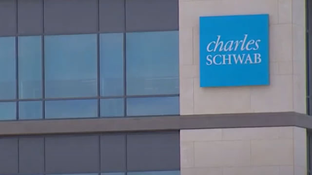 Schwab Earnings Jump 30% on Rush of Trading Activity