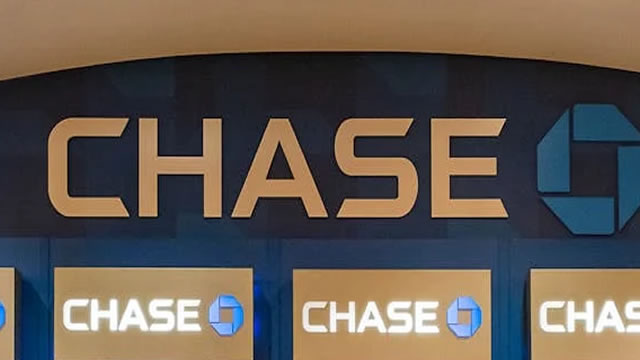 JPMorgan Chase tops earnings estimates
