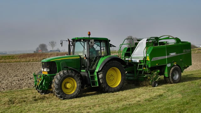image for news Deciphering Deere (DE) International Revenue Trends