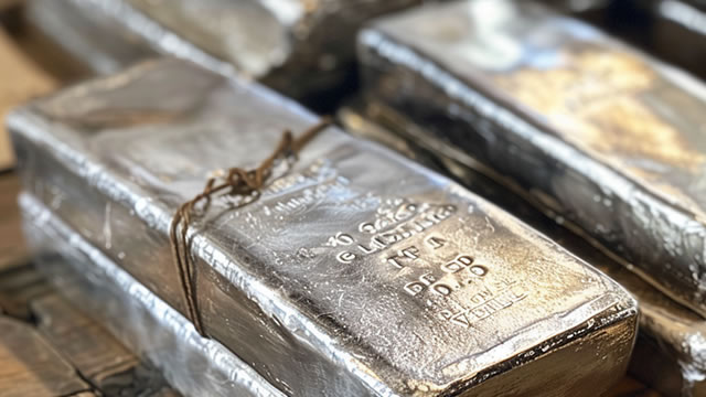 Silver Plunges After Brief Rebound as Volatility Remains High
