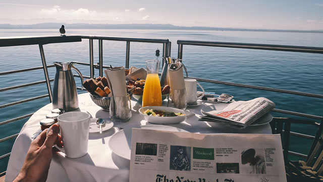 Norwegian shares sink despite record quarter