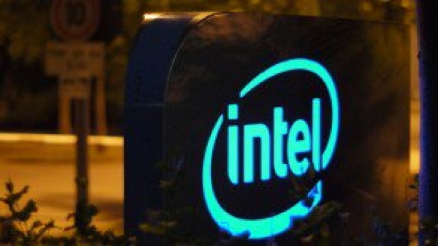 Gordon E. Moore, Intel Co-Founder Behind Moore's Law, Dies at 94