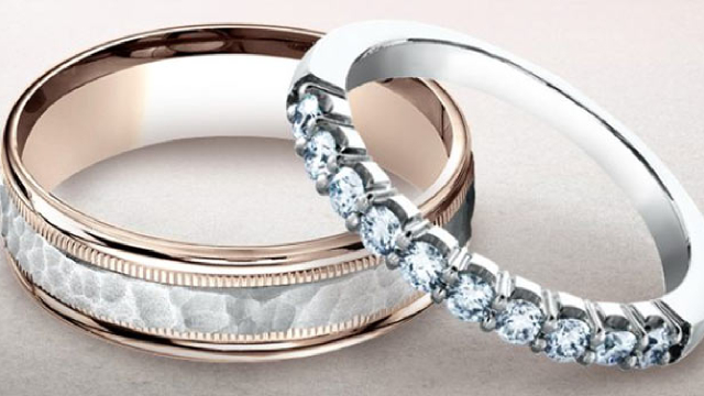 image for news Taylor Swift sporting 'cushion cut' engagement ring gives Signet Jewelers stock a brief pop